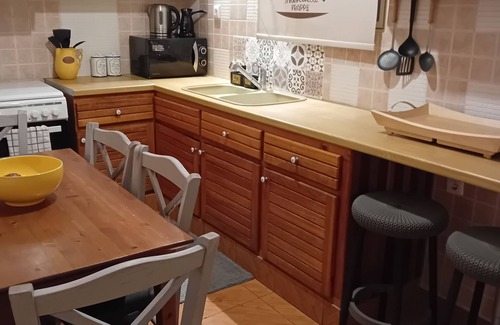 Ilisia Apartment | Vanna's place, Hilton area, balcony, min to the sites