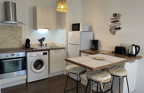Vannes Apartment | VANNES CENTER QUIET-COZY-T2 WITH PRIVATE PARKING-TERRACE-WIFI
