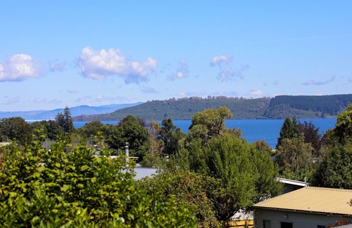 Two Mile Bay House | Vast Views - Taupo Holiday Home