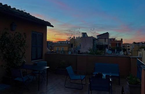 Rione XIV Borgo Apartment | Vatican Rooftop Studio - NEW OPENING