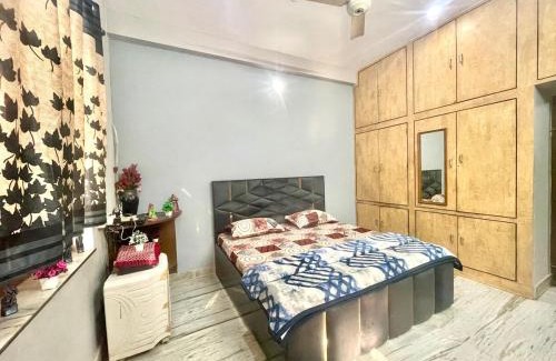 Malviya Nagar House | VeeHomes-A 4BHK HomeStay