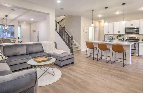 Henderson House | ☀♛Vegas Oasis ~ 5★ Location ~ Family/Biz❤️