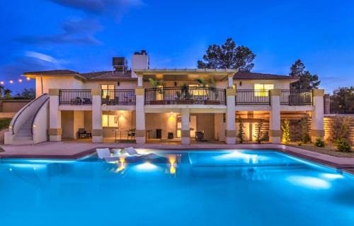 Black Mountain Villa | Vegas Saltwater Pool, Jacuzzi, Hammocks, RV Parking