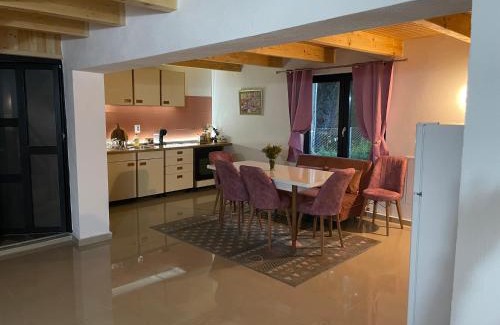 Chiriteni House | Vela's Cabin