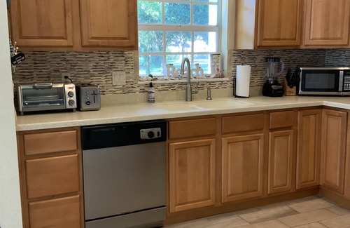 South Venice Cottage | Venetian Vacation! Close To Beaches, Restaurants & Shopping!