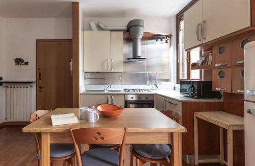 Cassina de' Pecchi Apartment | Veneto 10B - One Bedroom Apartment, Sleeps 4