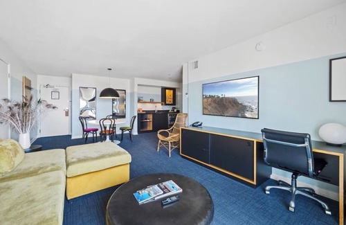 Venice Hotel | Venice Beach Charm in Balcony Room | Rooftop | Free Breakfast