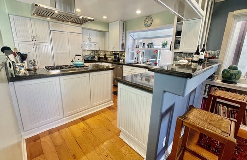 Marina Peninsula Condo | Venice Beach Pier 3 BR condo 100 steps to the sand. Pets Welcome