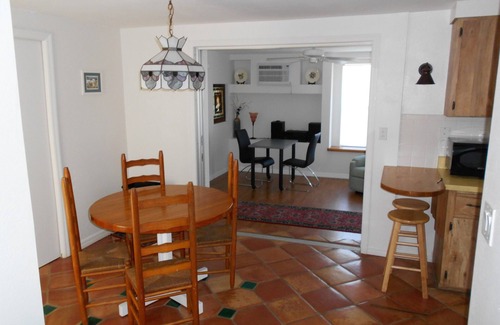 Venice Gardens House | Venice Gardens Getaway- Spacious Grounds- HEATED Pool-Hot Tub- Minutes To Beach
