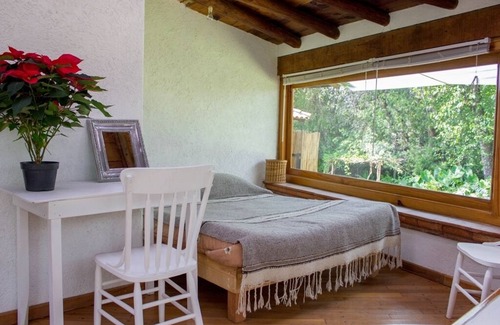 Santa Maria Ahuacatlan House | venue&Home w/bungalow & cabin. Mountain views, indoor pool & soccer field