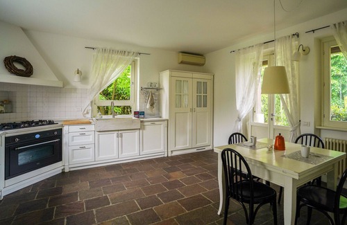 Monate Villa | Veranda del Lago with 3 bedrooms and 2 bathrooms next to Monate Lake