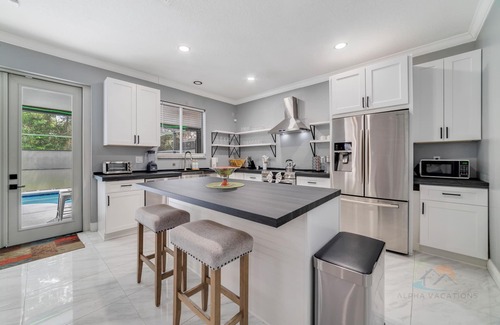Sunrise Lakes House | Veranda Vibe - Stylish Outdoor Living Near the Parks