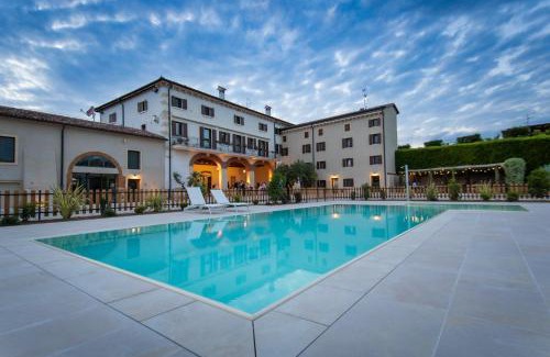 Lione Apartment | VerdeOlivo 1876 - Apartments & Pool