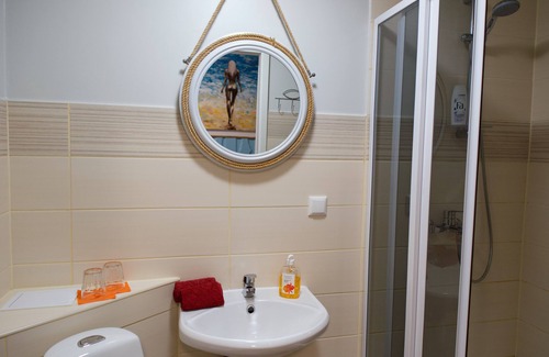Vergi Hotel | Vergi Harbor and Hotel Wirkes'