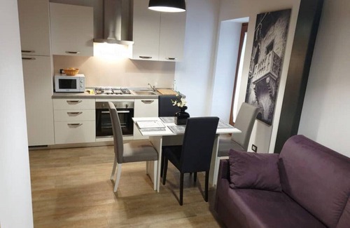 San Zeno Apartment | Verona center, apartment with exclusive courtyard, ancient room and Wi Fi