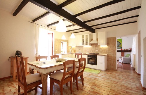 Viconago House | Veronica & Ladybug House for 8 people with pool.