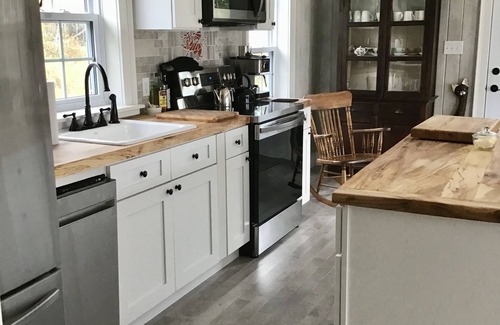 Cape Breton Island Cottage | Veronica’s Place - Brand new, roomy cottage on the Bras D'Or Lakes