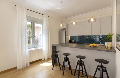 Pangrati Apartment | Versi2- Stylish 2BR pays homage to timeless charm