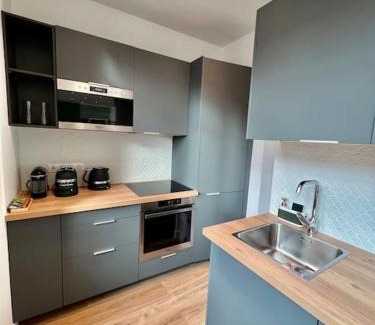 Quartier du Mail Apartment | Very bright newly renovated apt with AC