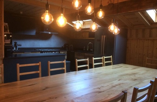 Morzine Ski Chalet | Very central chalet with JACUZZI and SAUNA run by Anglo French locals