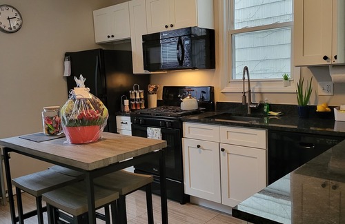 Jersey City House | Very Clean and Comfortable 3 Bedroom - Near Everything.