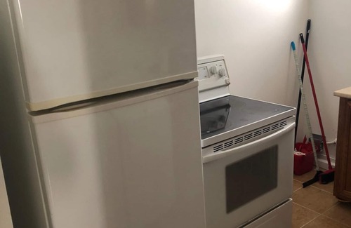 Cote-Saint-Luc Apartment | Very large and bright and clean semi basement 2 rooms apartment in Cote St-Luc