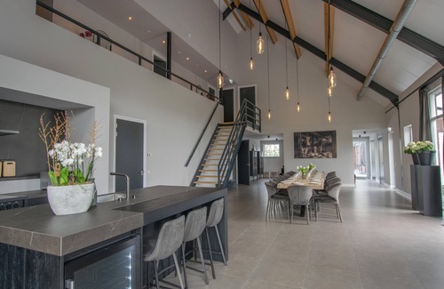 Lage Zwaluwe House | very luxurious group accommodation with en-suite rooms