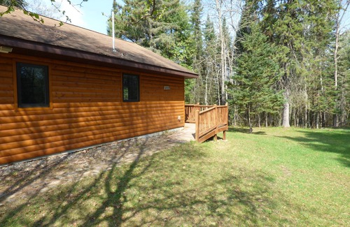 Marcell Cabin | Very Nice Exceptionally clean 3 bedroom with fireplace, A/C and Fire pit
