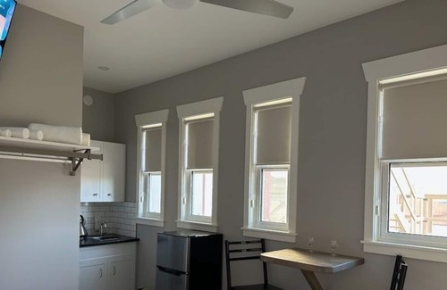 Merritt House | Very Nice, Super Clean, Downtown Hotel Room & Kitchenette