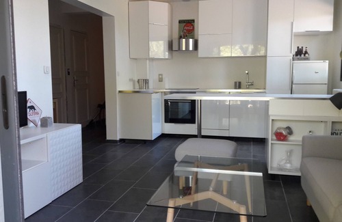Bagnols-sur-Ceze House | Very nice T2, close to all amenities, pleasant neighborhood. 30 minutes from Avignon.