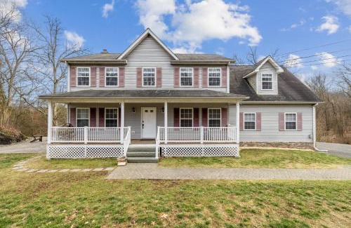 Chester House | Very Private Large Home on 22 Acres