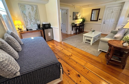 Newport Hotel | Very spacious and dog friendly 1 Bed/1 Bath/Pullout sofa and daybed Suite on Historic Spring St