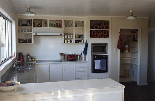 Taupo House | Very spacious bach style, 6 bedrooms, 4 bathrooms, with fabulous views of lake