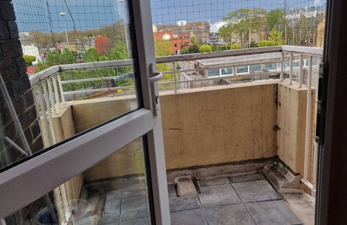 Clapton Apartment | Very Spacious. Clean and Central With Good Transport Link