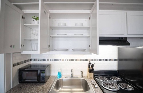 Peoria Apartment | VIBES ON MAIN - Modern Chic Studio in Downtown