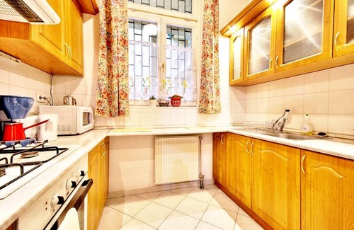 Terezvaros Apartment | Vibrant 3 Bedroom Apartment In The Pulsing Heart Of Budapest