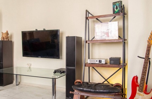 Karsiyaka Apartment | Vibrant and Central Flat in Karsiyaka near Sea
