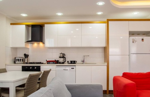 Cesme Apartment | Vibrant and Central Flat near Sea in Cesme