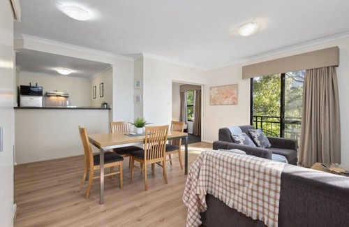 Northbridge Apartment | Vibrant Apartment in Northbridge