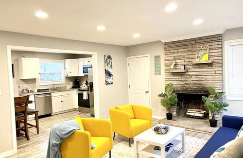 Greensboro House | Vibrant Modern Home in the Heart of Greensboro