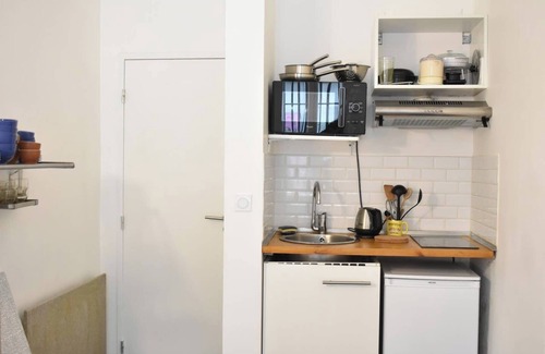 Parc-de-Montsouris Apartment | Vibrant & Nifty Studio in Paris!