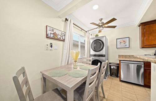 Monterey Park House | Vibrant & Refreshing ~ 12 min to Downtown LA