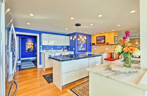 Sterling House | Vibrant Sterling Lakefront Lodge with Kayaks