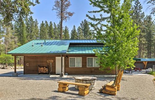 Victor House | Victor Woodland Cabin Retreat with Fire Pit