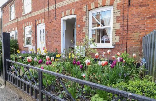 Saxmundham House | Victoria Cottage