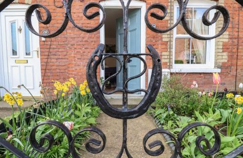 Saxmundham House | Victoria Cottage