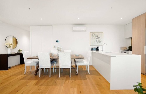 Footscray Apartment | Victoria Square - Central Footscray InnerUrban Apt