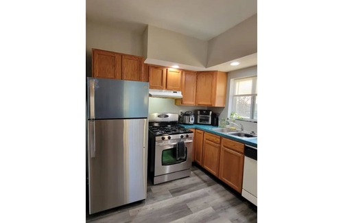 Syracuse Apartment | Victorian Antique 1 Bdrm Ground Fl Apartment