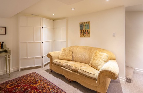Trinity - Bellwoods House | Victorian Charm Meets Modern Luxury 4-Bedroom Trinity Bellwoods Haven Awaits!