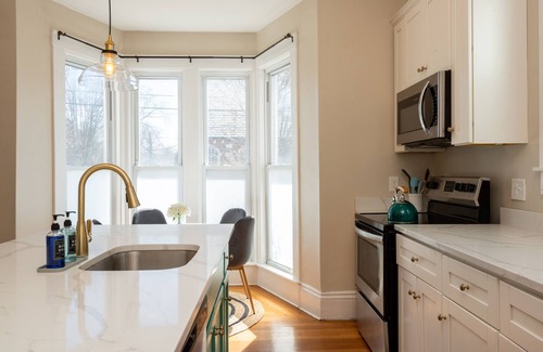 Lynn Apartment | Victorian Diamond 1st floor Unit near Atlantic coast, Boston, & Salem